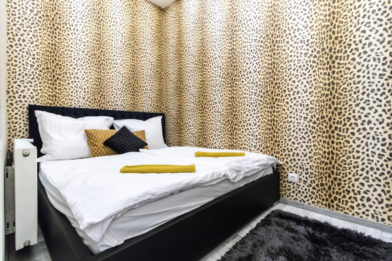 Rita's Design In Downtown Apartment
